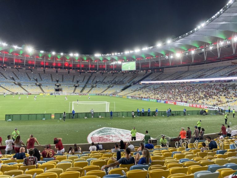 Fútbol match at Maracanã Stadium